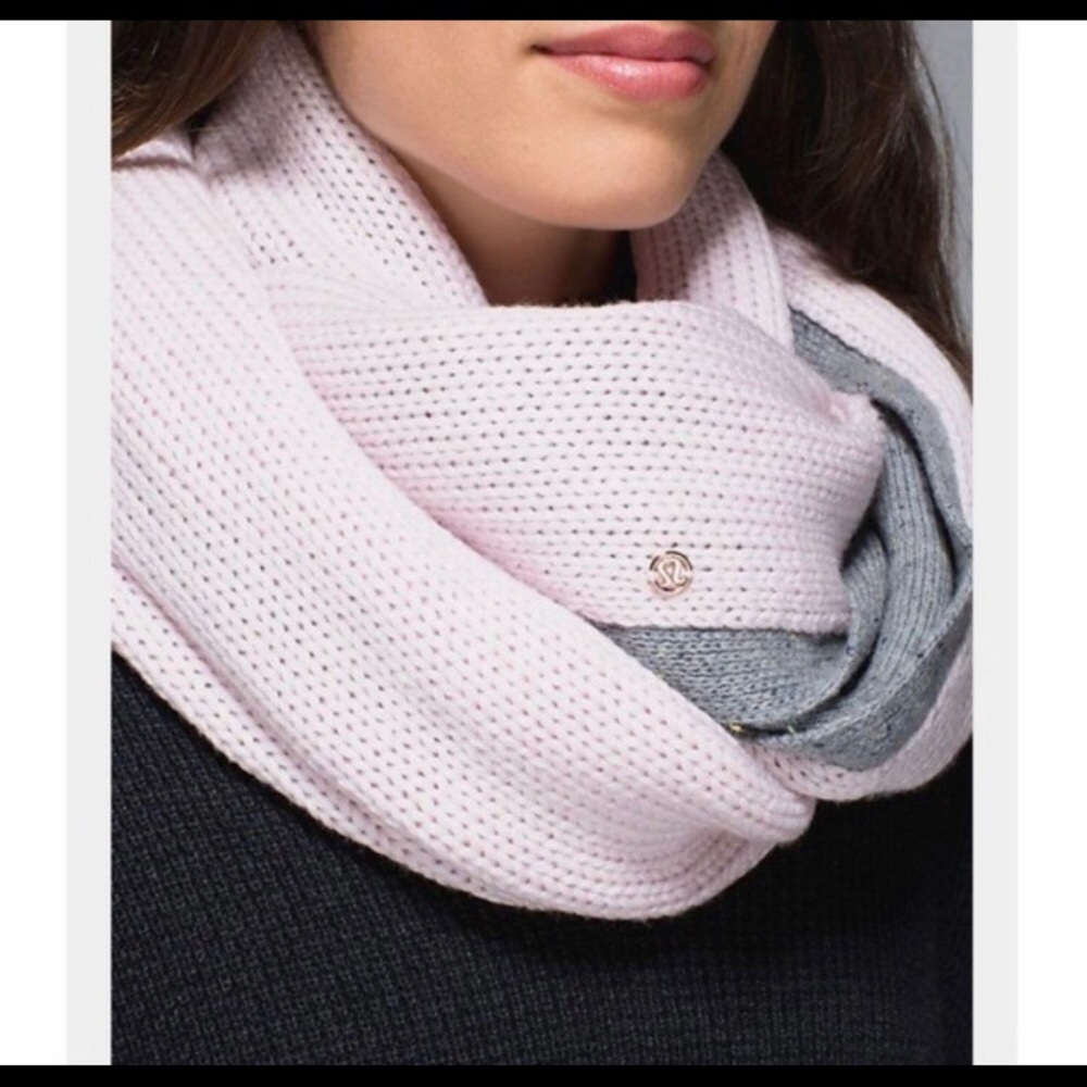 Lululemon Blissed Out Circle Scarf NWT